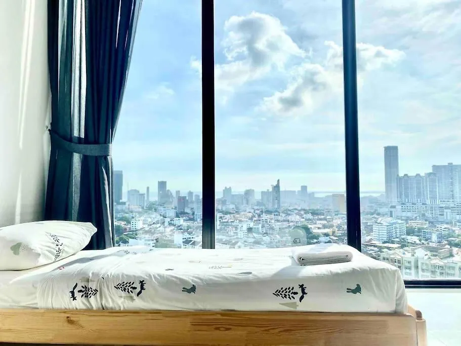 Apartment Beacon Executive Suites #Executive #Skypool #Georgetown #6Pax #2Br 2Bath #1Queen 4Single #Quality Well Maintained #Private Host