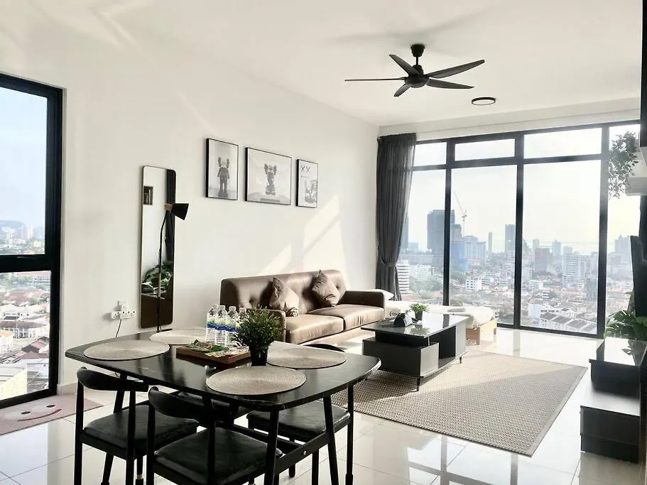 Beacon Executive Suites #Executive #Skypool #Georgetown #6Pax #2Br 2Bath #1Queen 4Single #Quality Well Maintained #Private Host 0*, George Town Malaysia