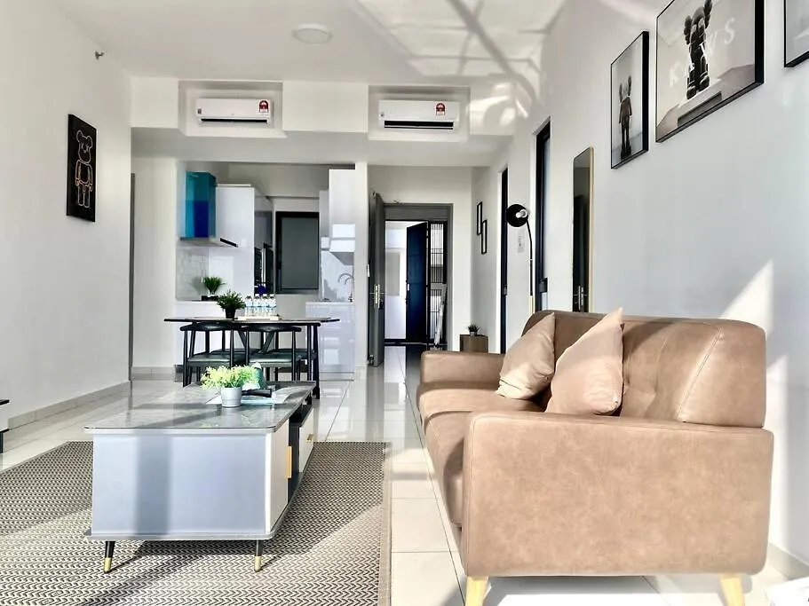 Apartment Beacon Executive Suites #Executive #Skypool #Georgetown #6Pax #2Br 2Bath #1Queen 4Single #Quality Well Maintained #Private Host