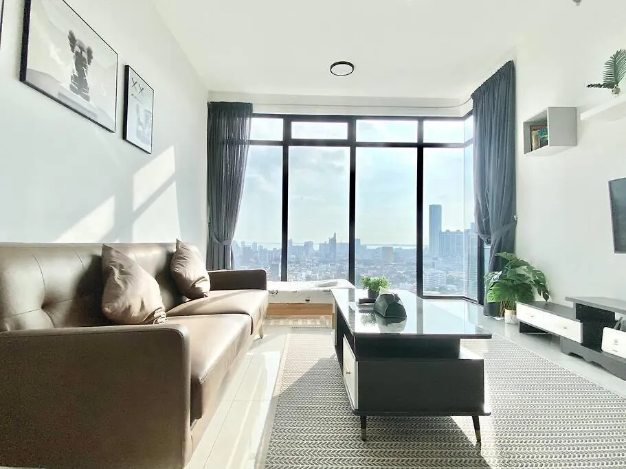 Apartment Beacon Executive Suites #Executive #Skypool #Georgetown #6Pax #2Br 2Bath #1Queen 4Single #Quality Well Maintained #Private Host Malaysia