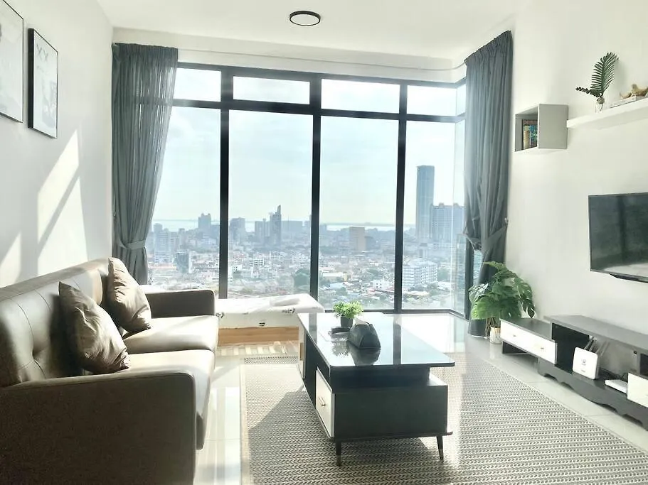Beacon Executive Suites #Executive #Skypool #Georgetown #6Pax #2Br 2Bath #1Queen 4Single #Quality Well Maintained #Private Host 0*, George Town