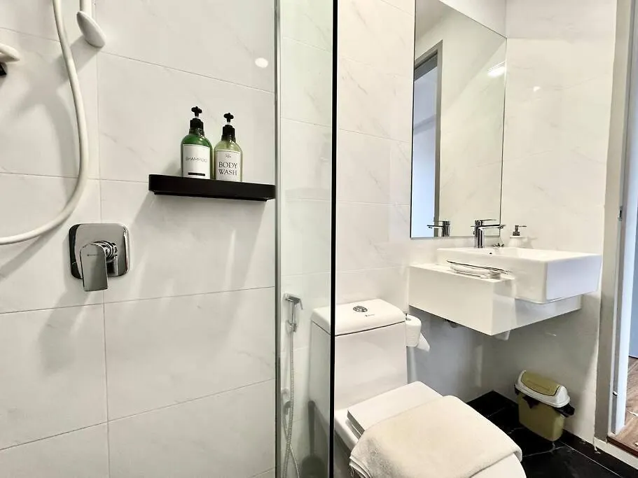 Apartment Beacon Executive Suites #Executive #Skypool #Georgetown #6Pax #2Br 2Bath #1Queen 4Single #Quality Well Maintained #Private Host