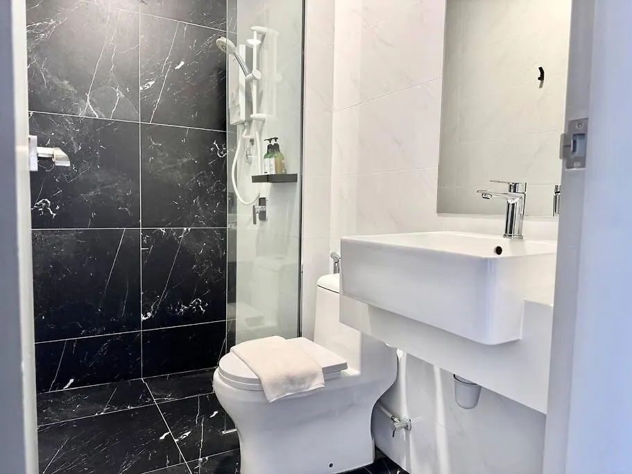 Beacon Executive Suites #Executive #Skypool #Georgetown #6Pax #2Br 2Bath #1Queen 4Single #Quality Well Maintained #Private Host Malaysia