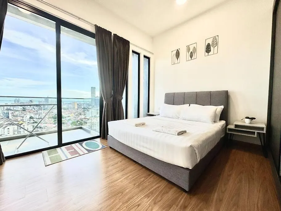 Apartment Beacon Executive Suites #Executive #Skypool #Georgetown #6Pax #2Br 2Bath #1Queen 4Single #Quality Well Maintained #Private Host Malaysia